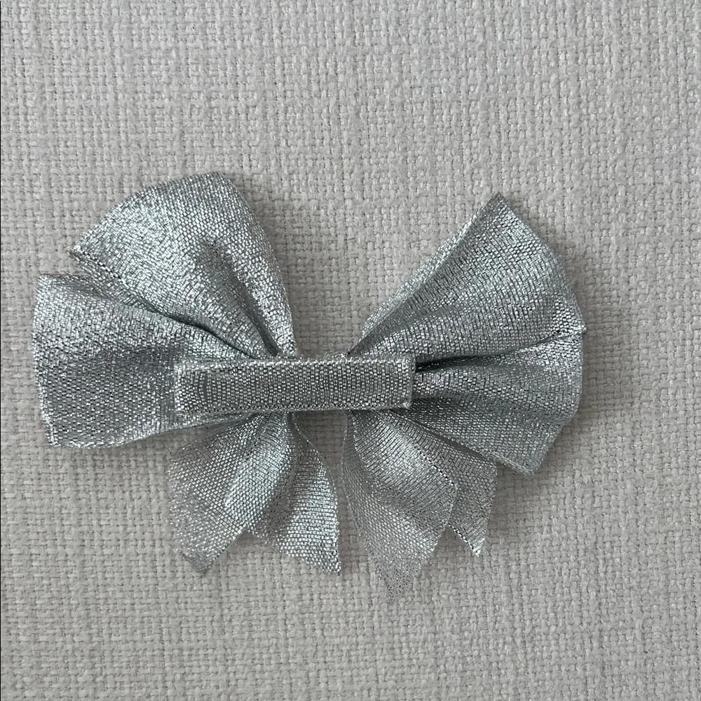 💚BUY 3 for $15💚 💚 Gymboree Silver, Hearts and Dots Print Hair Bows